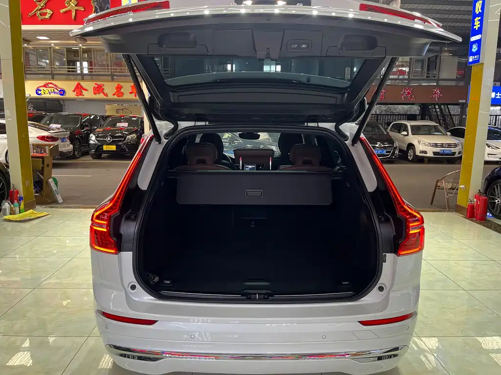 Volvo XC60 2023 — фото 24