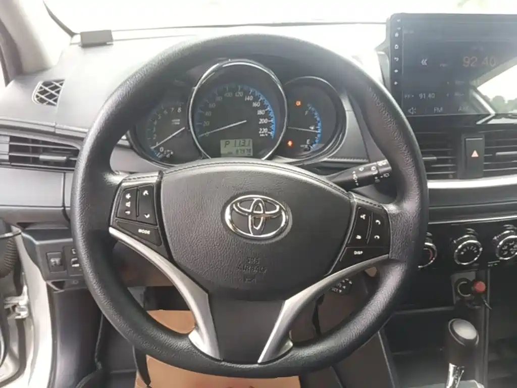 Toyota Yaris L 2016 — фото 11