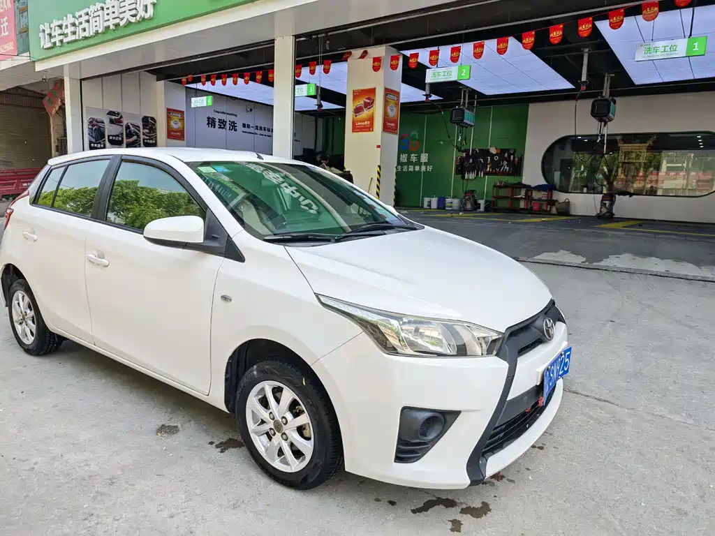 Toyota Yaris L 2015 — фото 8