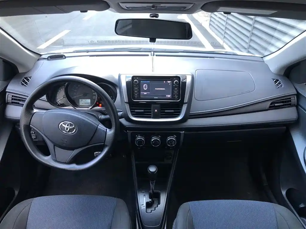 Toyota Yaris L 2018 — фото 6