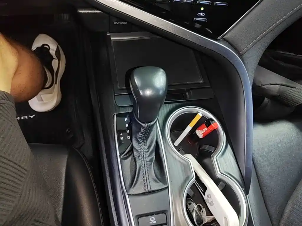 Toyota Camry 2023 — фото 14