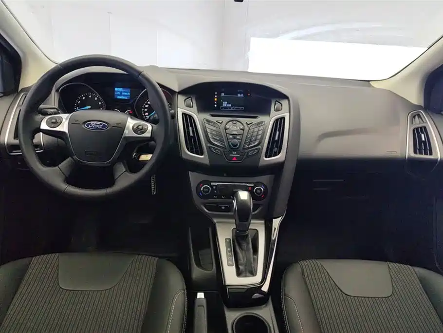 Ford Focus 2015 — фото 12