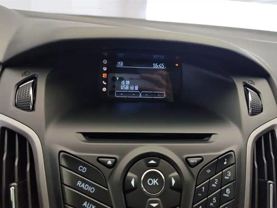 Ford Focus 2015 — фото 13