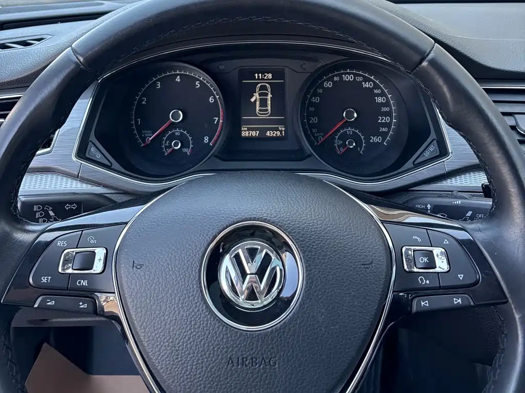 Volkswagen Passat 2019 — фото 12