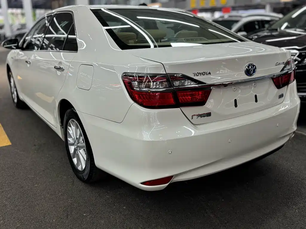 Toyota Camry 2016 — фото 4