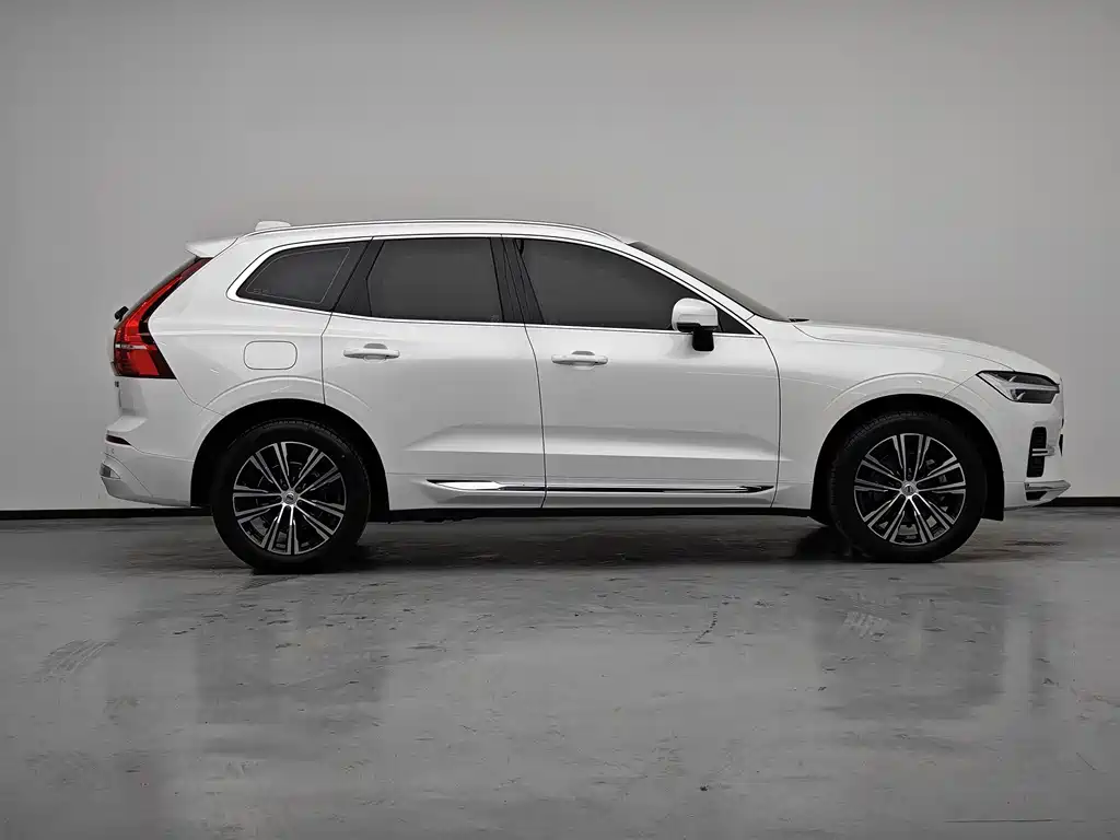 Volvo XC60 2021 — фото 20