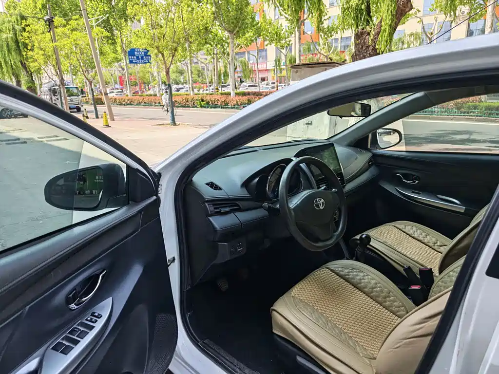 Toyota Yaris L 2015 — фото 6