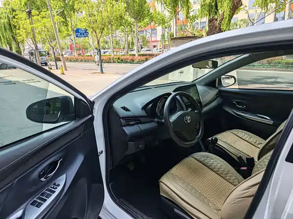 Toyota Yaris L 2014