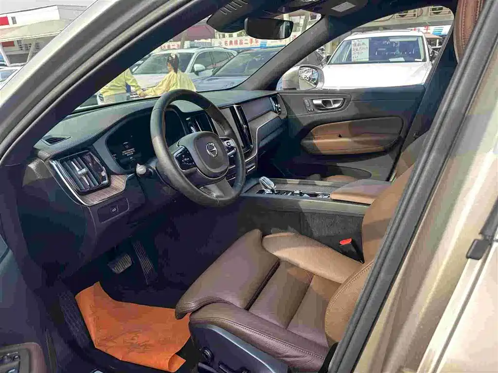 Volvo XC60 2023 — фото 4