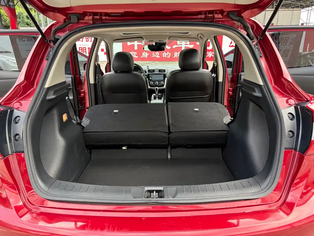 Nissan Tiida 2017 — фото 18