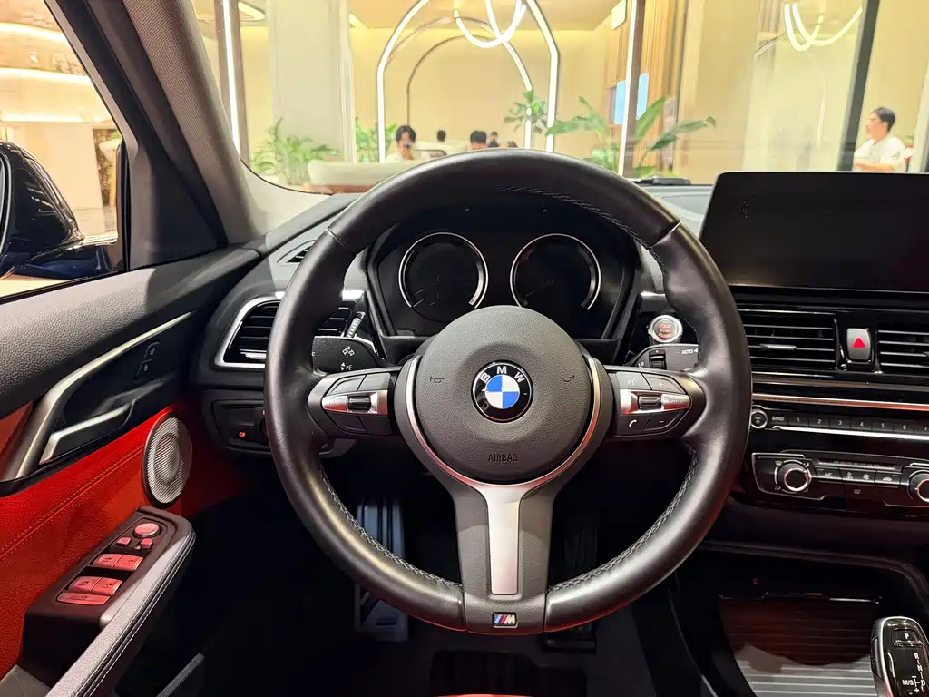 BMW 1 Series 2022 — фото 10