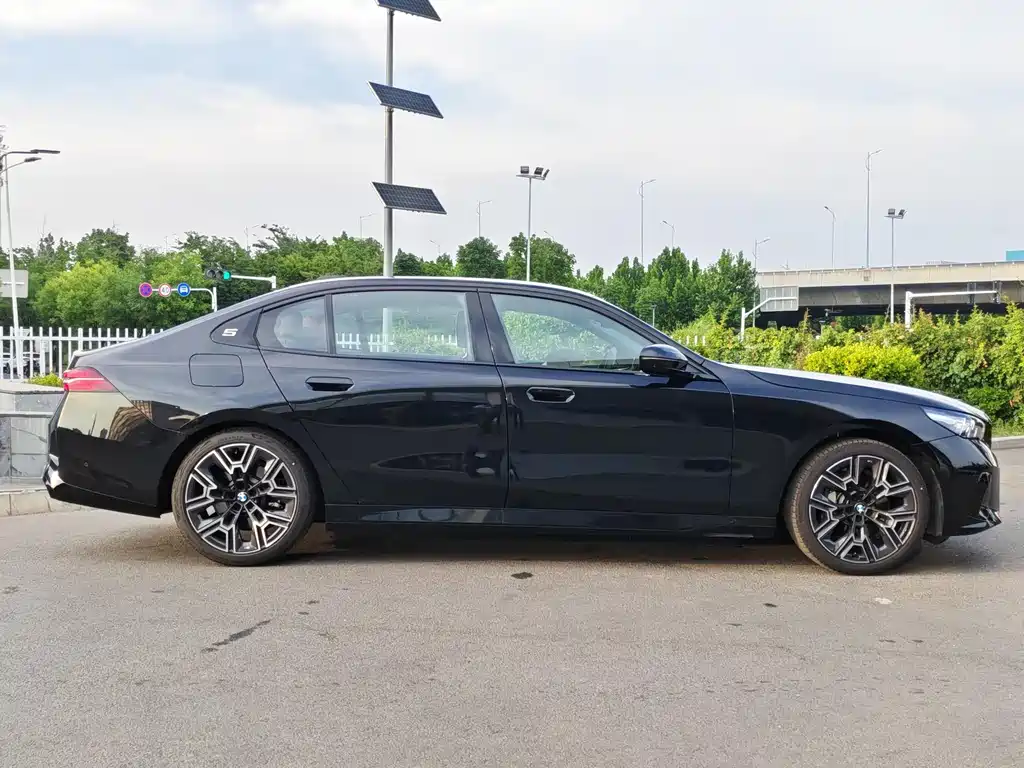 BMW 5 Series 2026