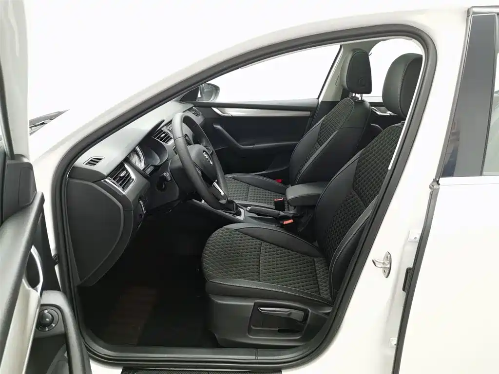 Skoda Octavia 2021 — фото 10