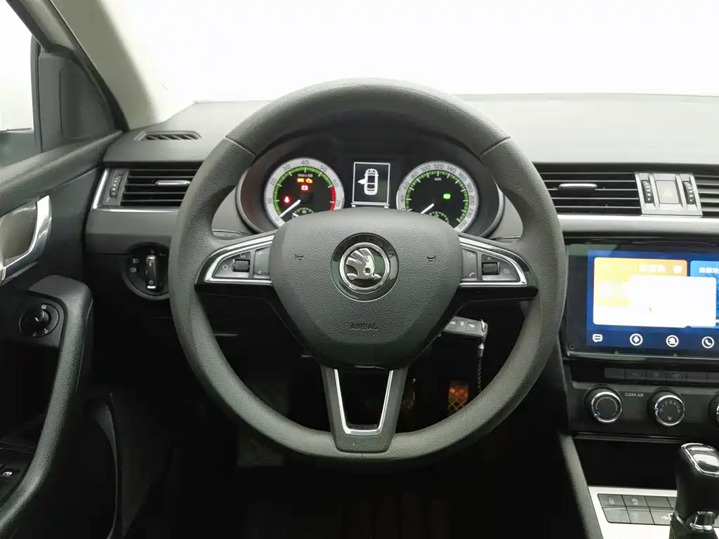 Skoda Octavia 2021 — фото 11