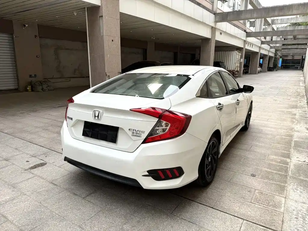 Honda Civic 2017 — фото 9