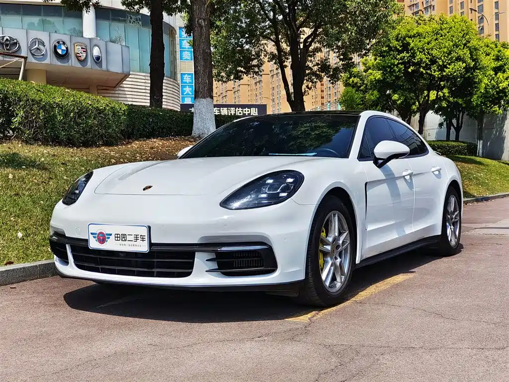 Porsche Panamera 2019 — фото 1