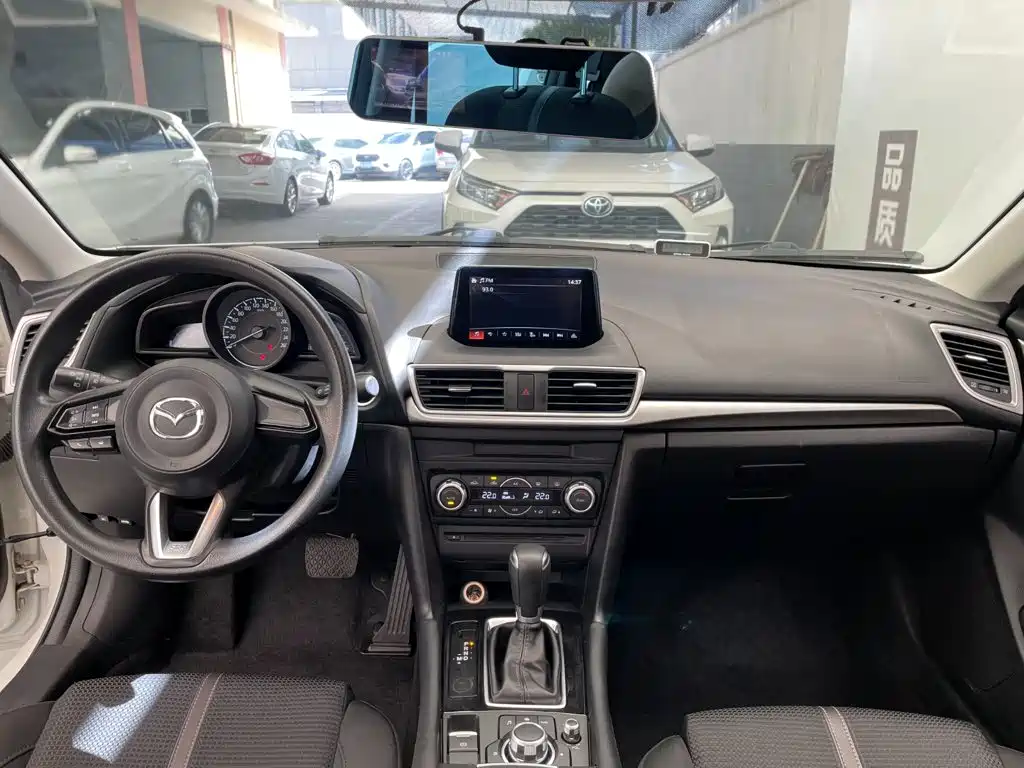 Mazda 3 Axela 2019 — фото 8