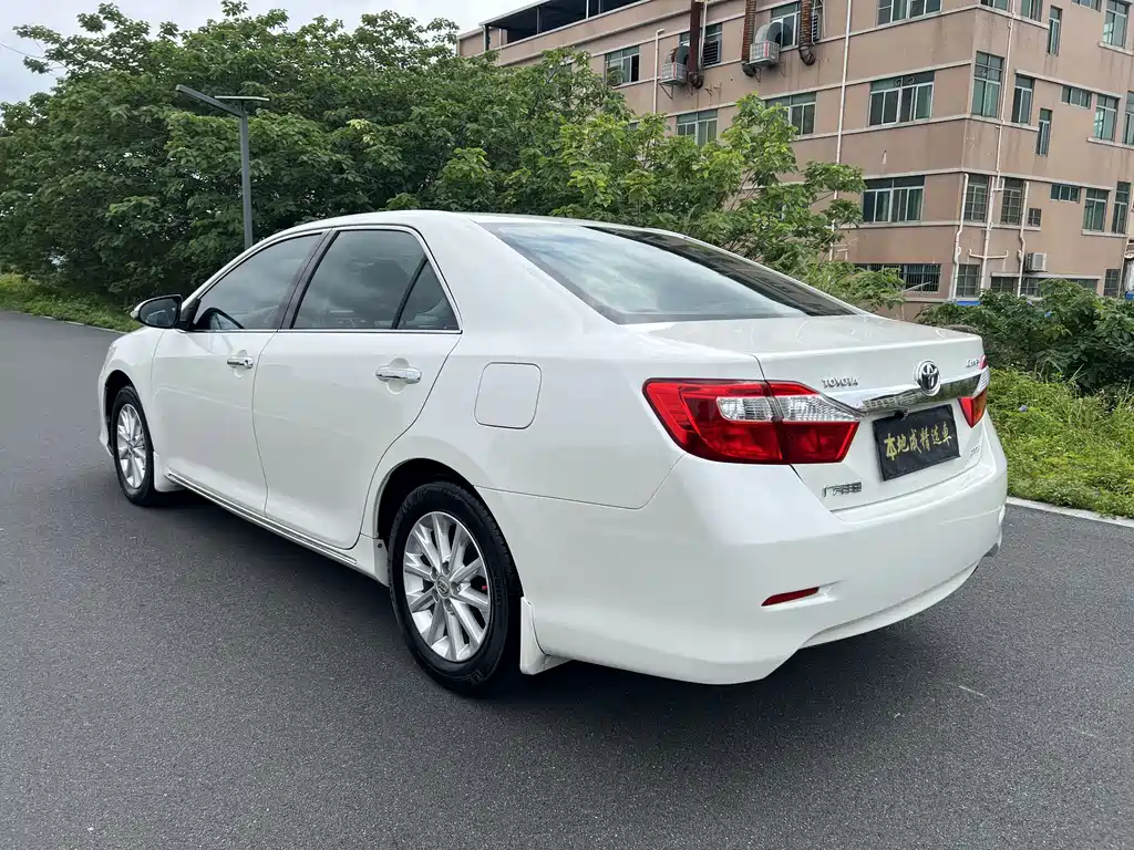 Toyota Camry 2013 — фото 13