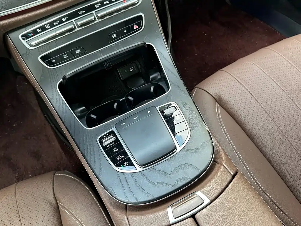 Mercedes-Benz E-Class 2022 — фото 18