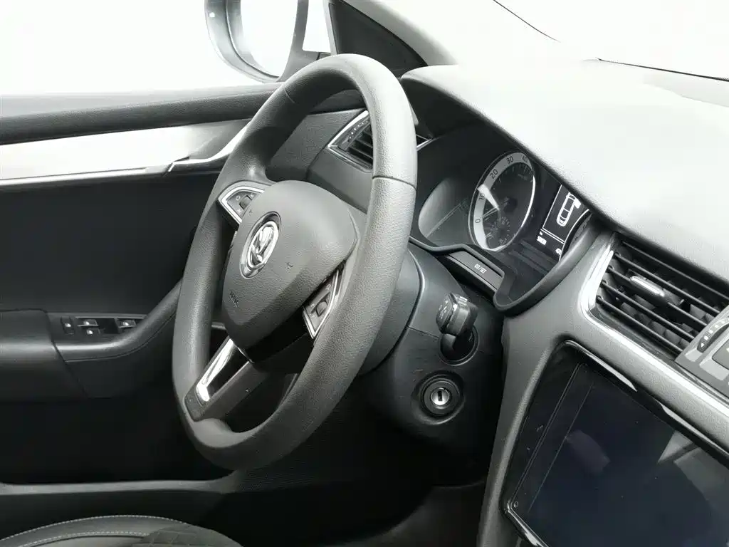 Skoda Octavia 2021 — фото 22