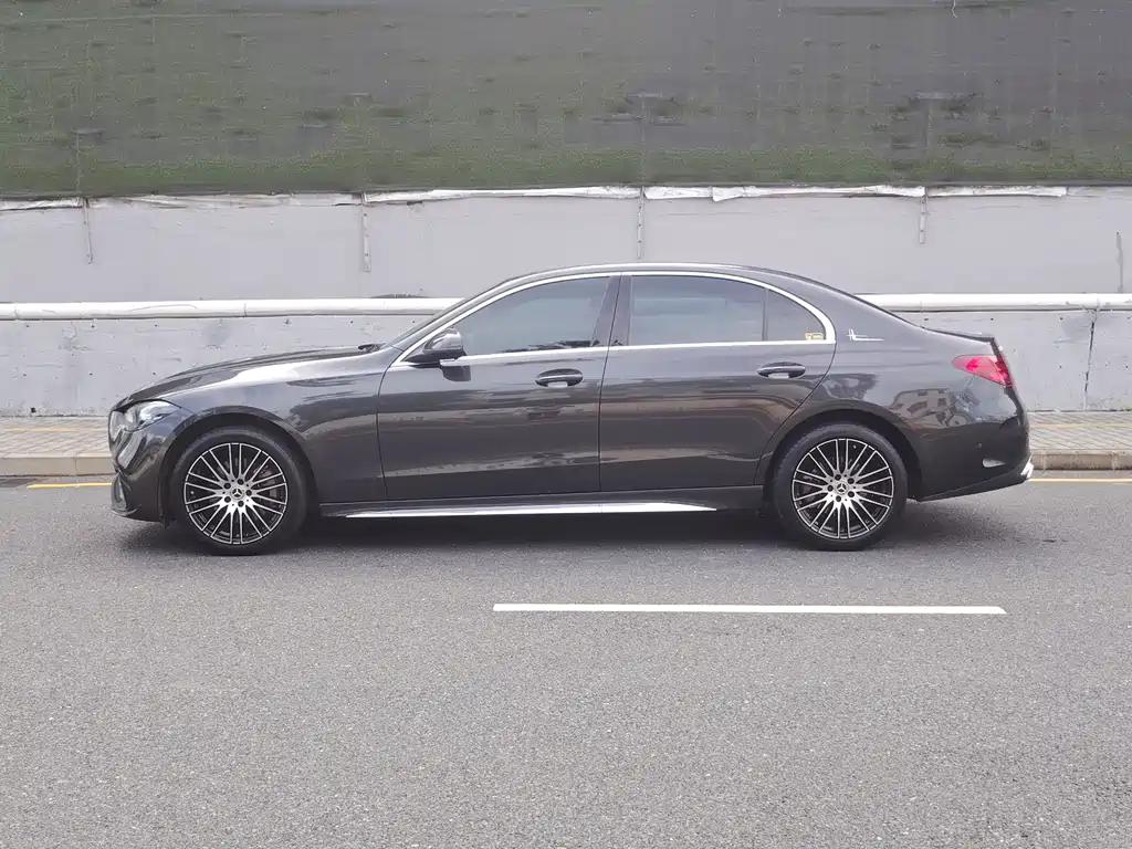 Mercedes-Benz C-Class 2024