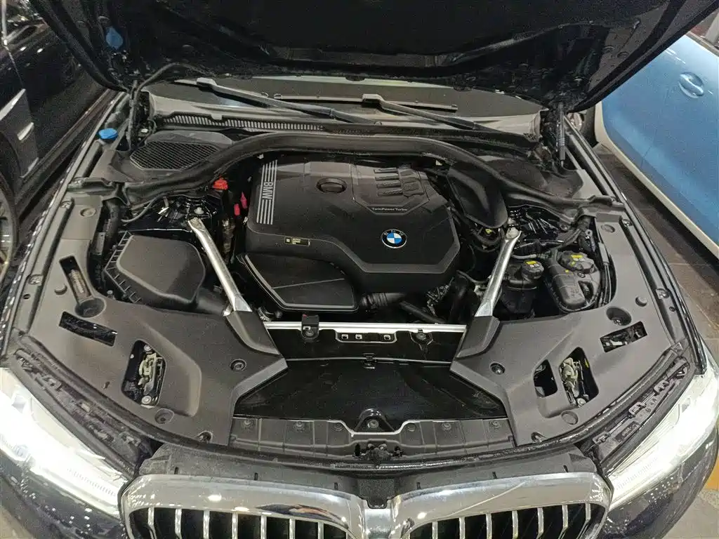 BMW 5 Series 2021 — фото 14
