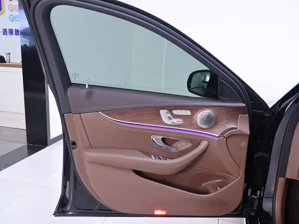 Mercedes-Benz E-Class 2021 — фото 18