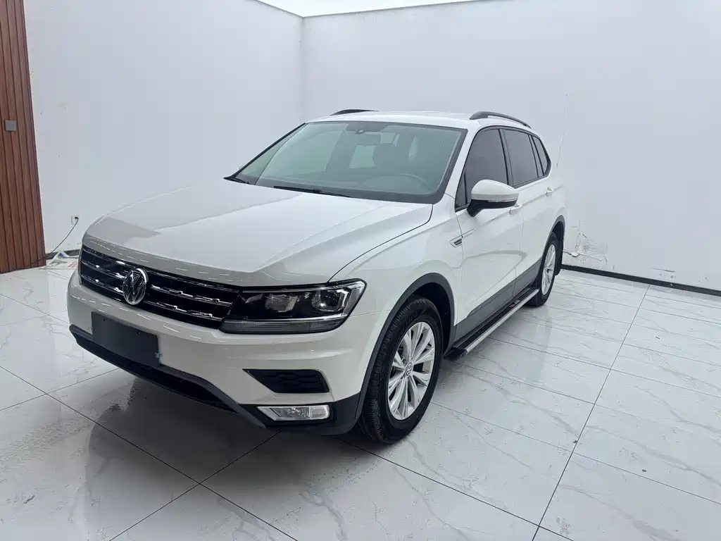 Volkswagen Tiguan L 2018 — фото 1