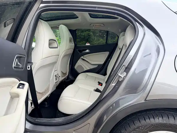 Mercedes-Benz GLA 2015