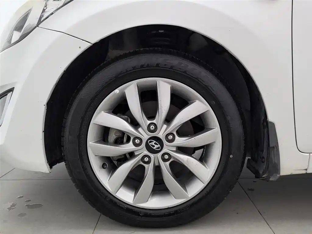 Hyundai Elantra Langdong 2015 — фото 17