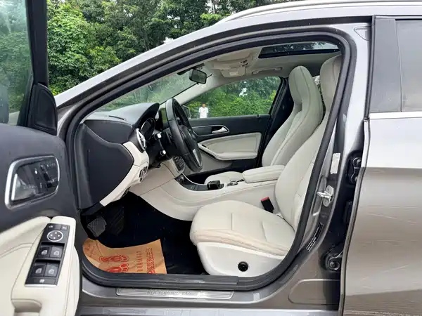 Mercedes-Benz GLA 2015
