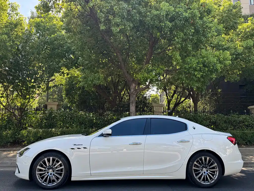 Maserati Ghibli 2023 — фото 3
