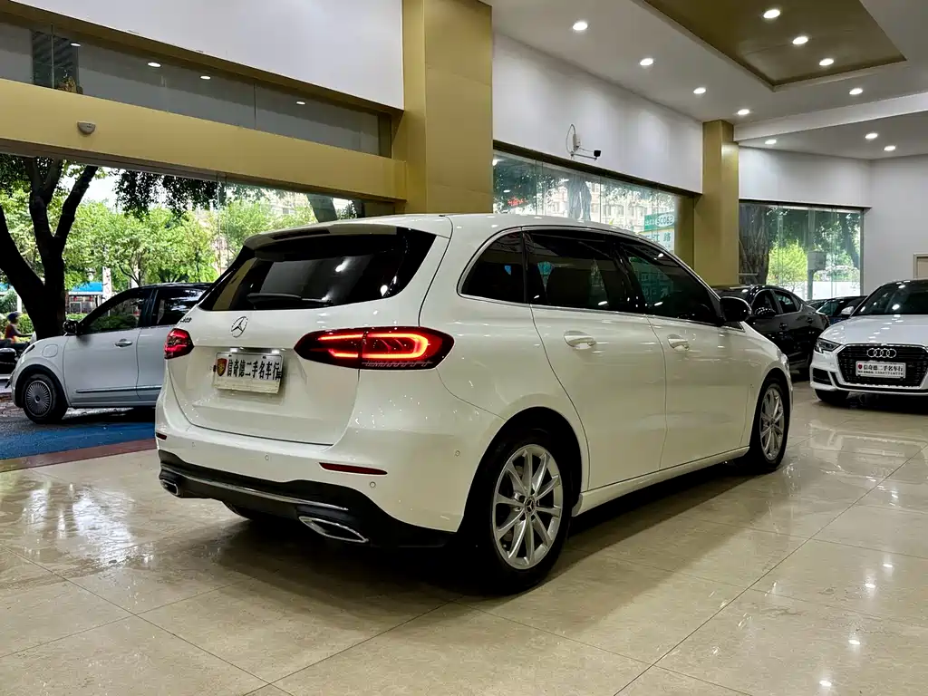 Mercedes-Benz B-Class 2021