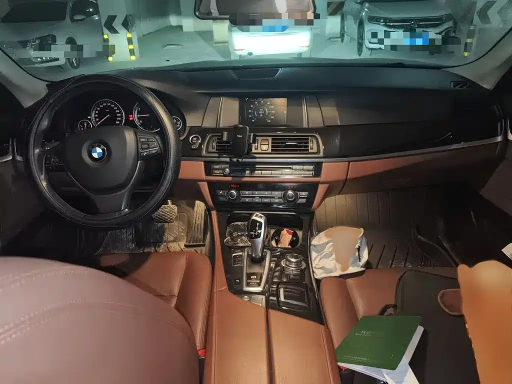 BMW 5 Series 2017 — фото 13
