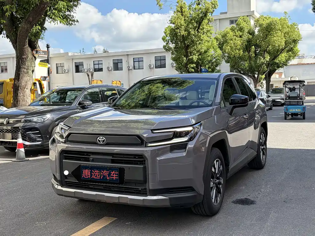Toyota RAV4 2026 — фото 1