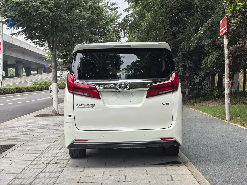 Toyota Alphard 2019 — фото 8