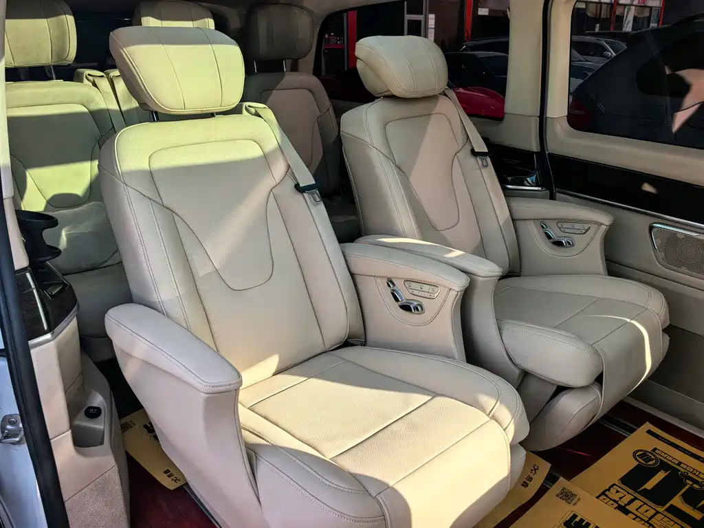 Mercedes-Benz V-Class 2016 — фото 16