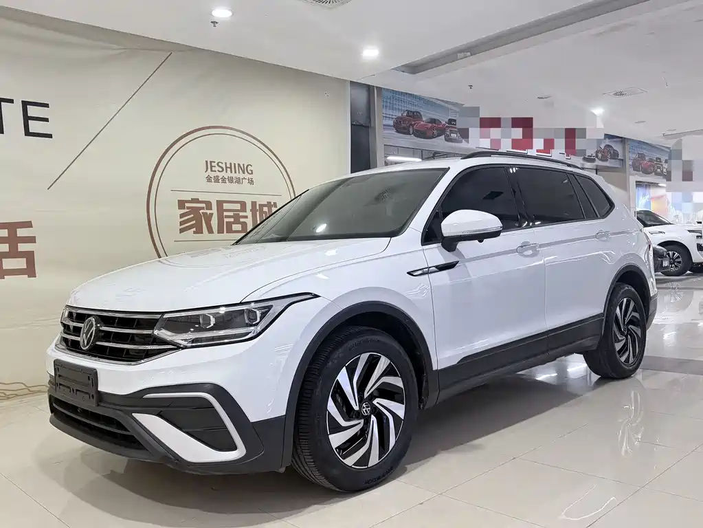 Volkswagen Tiguan L 2023 — фото 1