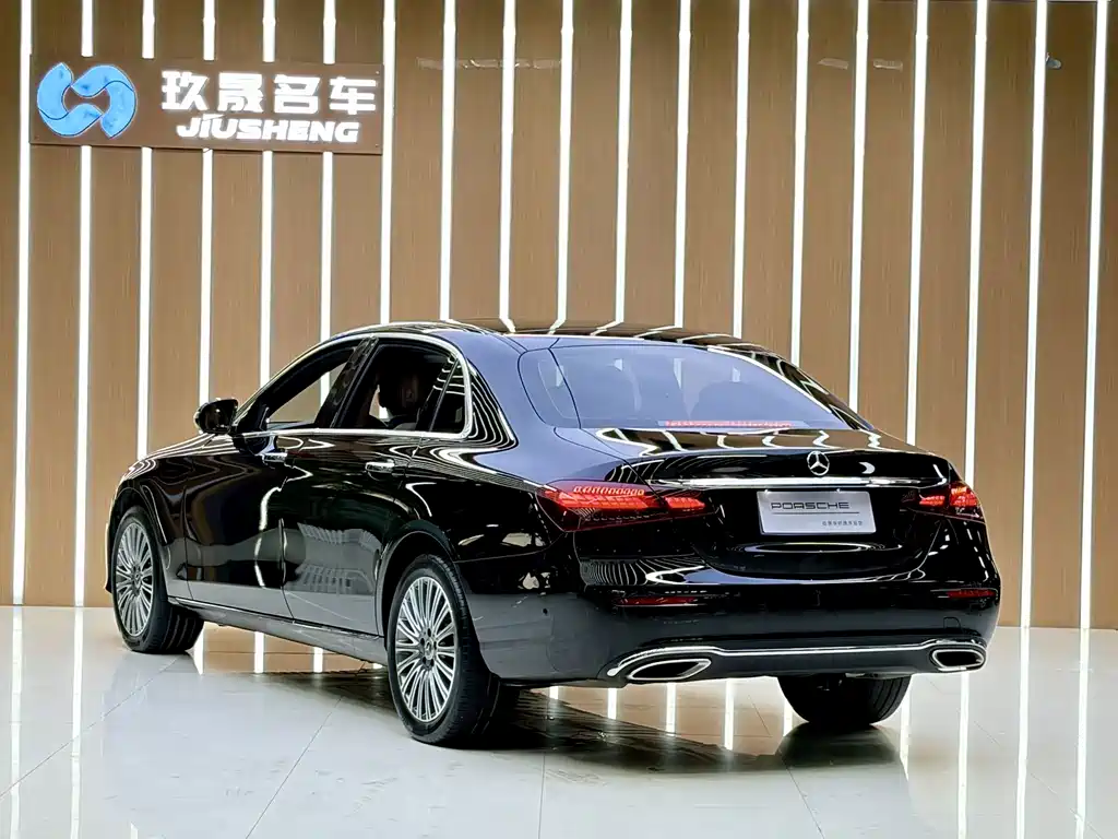 Mercedes-Benz E-Class 2023 — фото 16