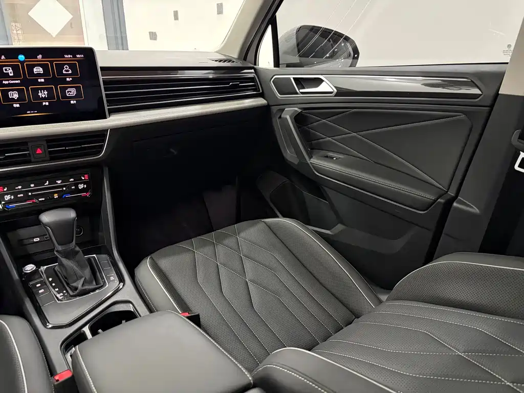 Volkswagen Tiguan L 2022 — фото 10