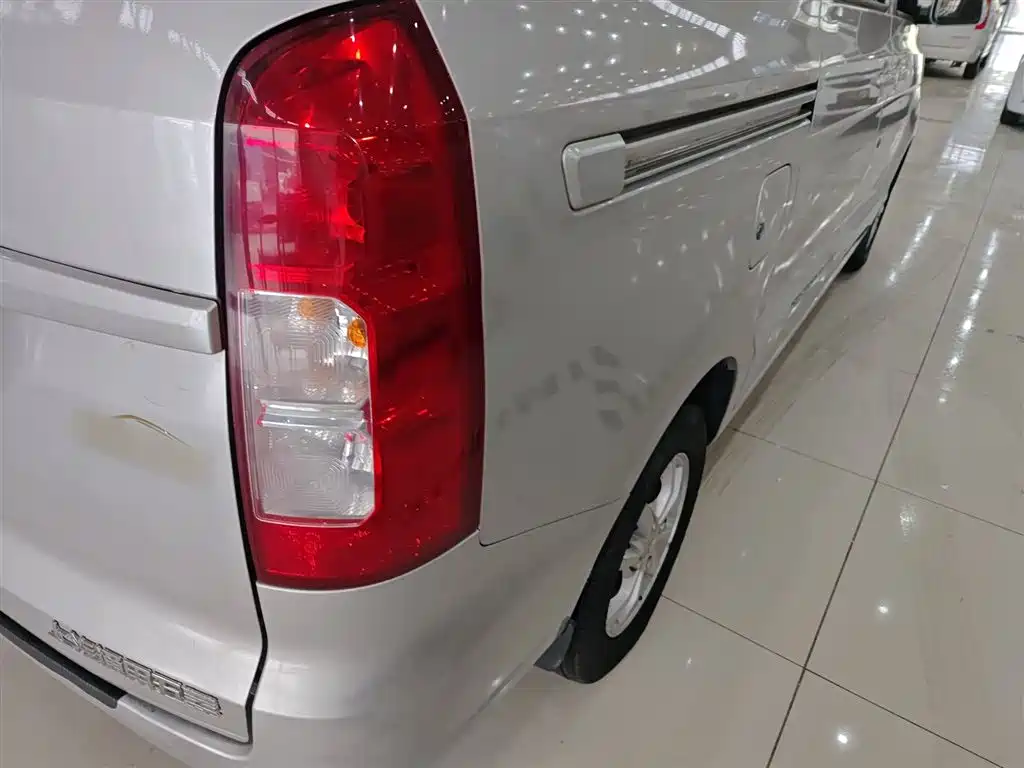 Wuling Hongguang V 2023 — фото 8