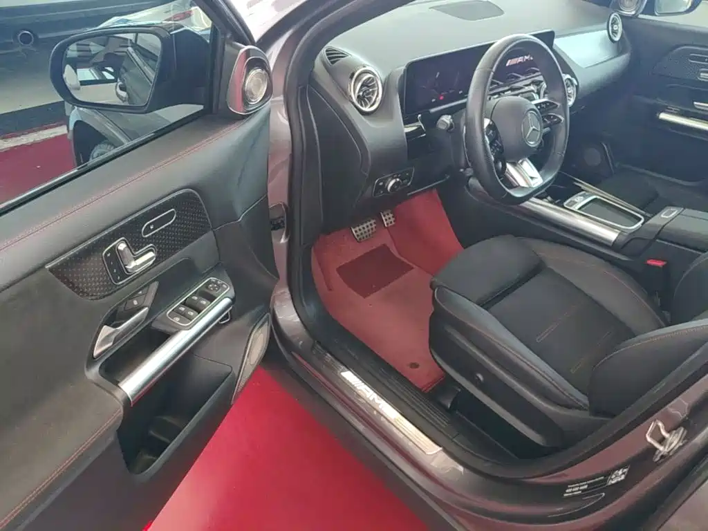Mercedes-Benz GLA AMG 2025 — фото 16