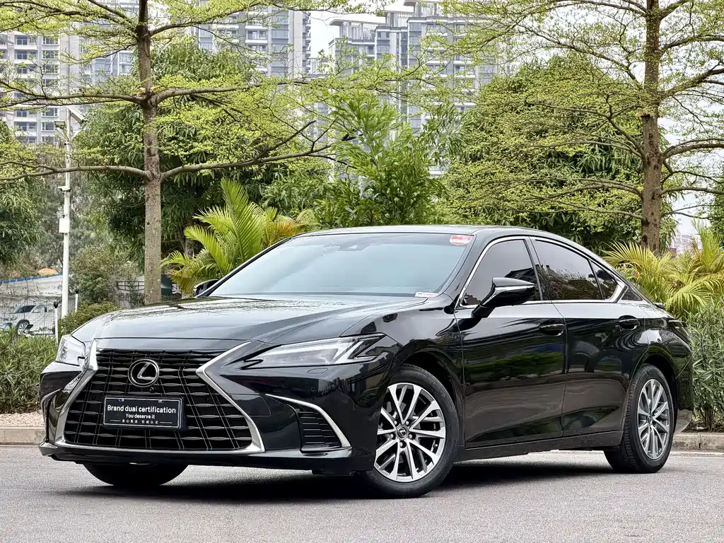 Lexus ES 2025 — фото 1