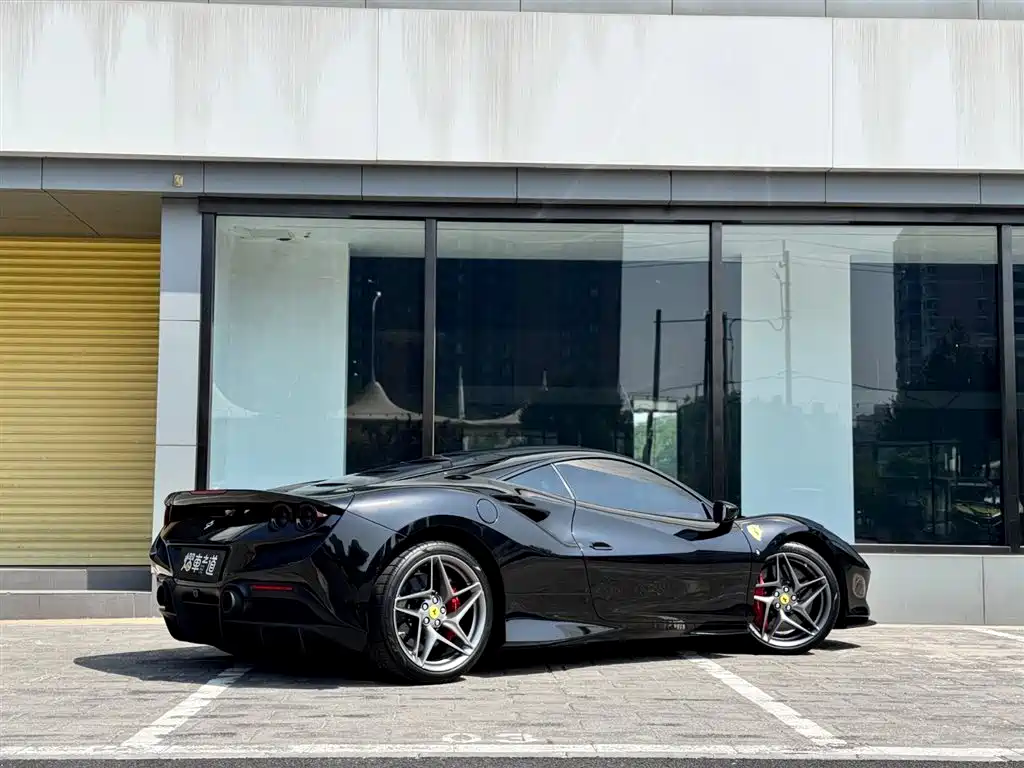 Ferrari F8 2022 — фото 3