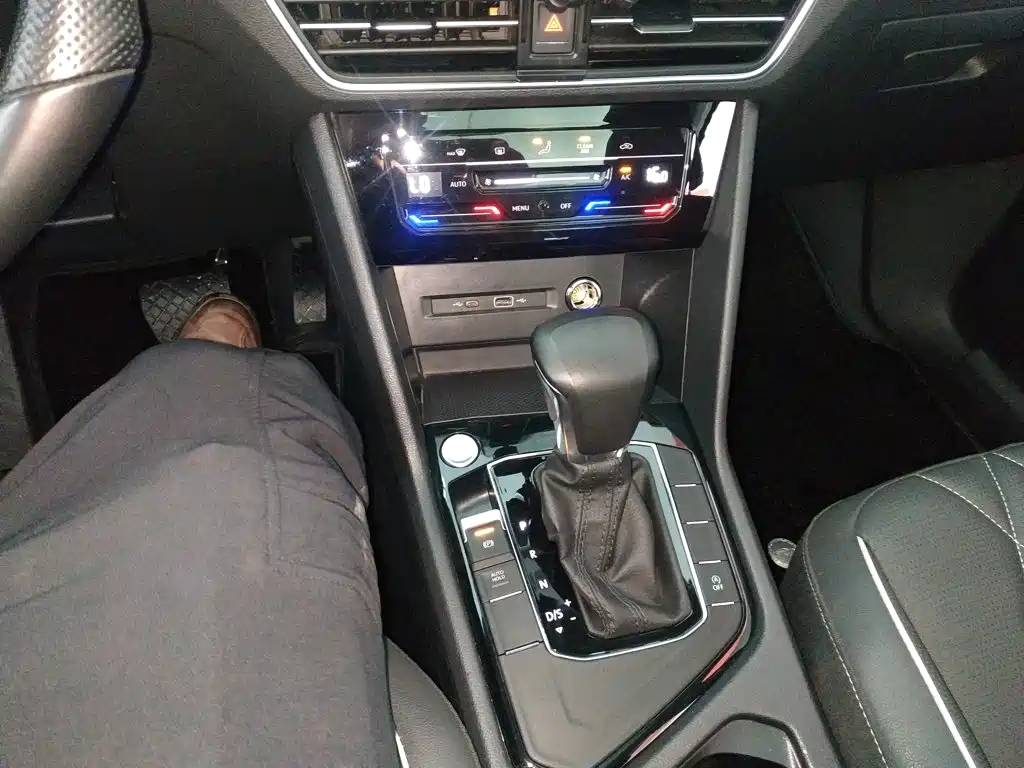 Volkswagen Tiguan L 2023 — фото 14