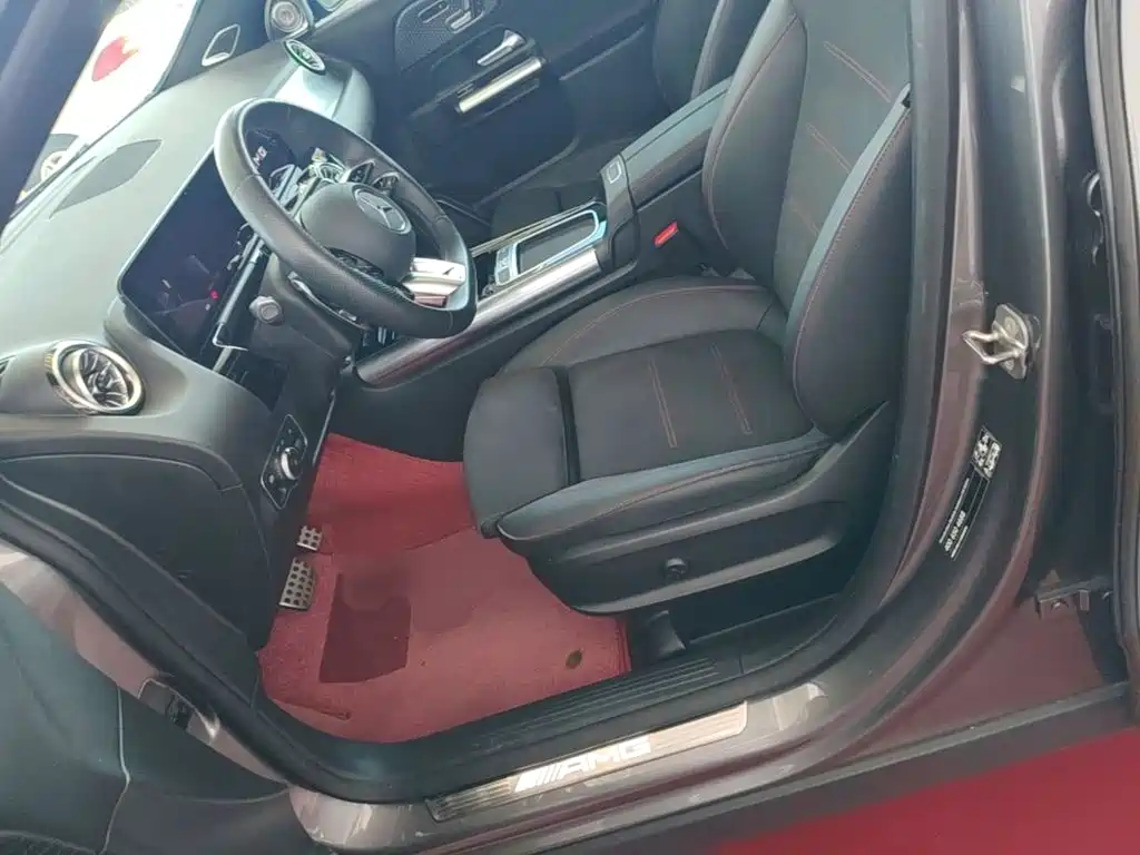 Mercedes-Benz GLA AMG 2025 — фото 15