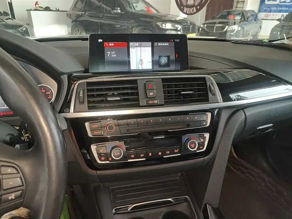 BMW 3 Series 2019 — фото 13