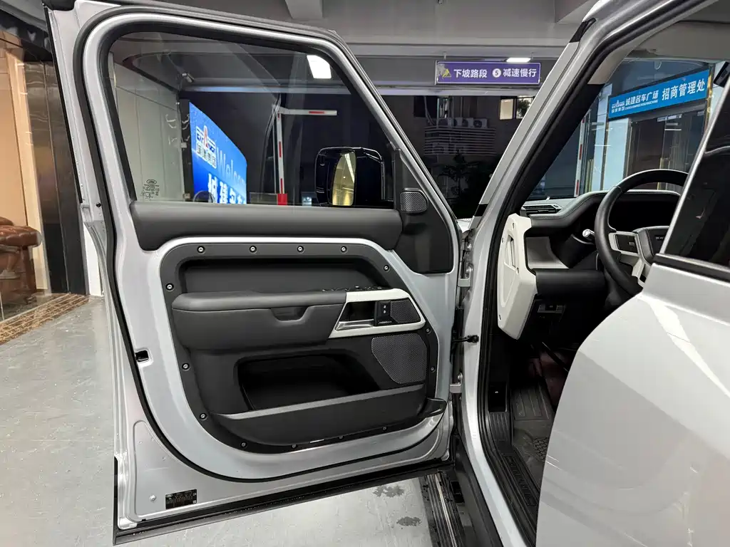 Land Rover Defender 2020 — фото 15
