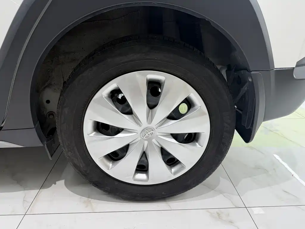 Toyota Yaris L 2023 — фото 11