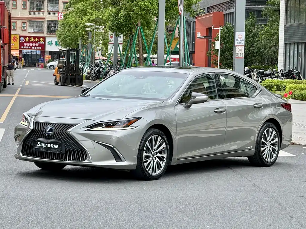 Lexus ES 2021 — фото 1